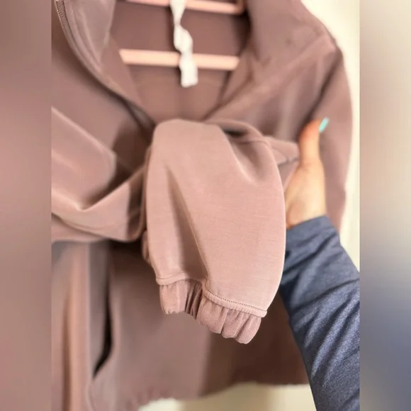 Lululemon•Brushed Softstreme Half Zip Cinch Pullover•Twilight Rose•FLAWLESS•8 - Picture 11 of 16
